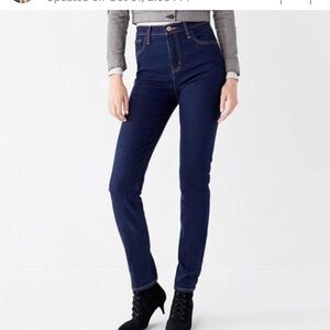 NWT BDG Girlfriend High rise Dark Wash Skinny Jeans 25 Women’ss Stretch. Casual